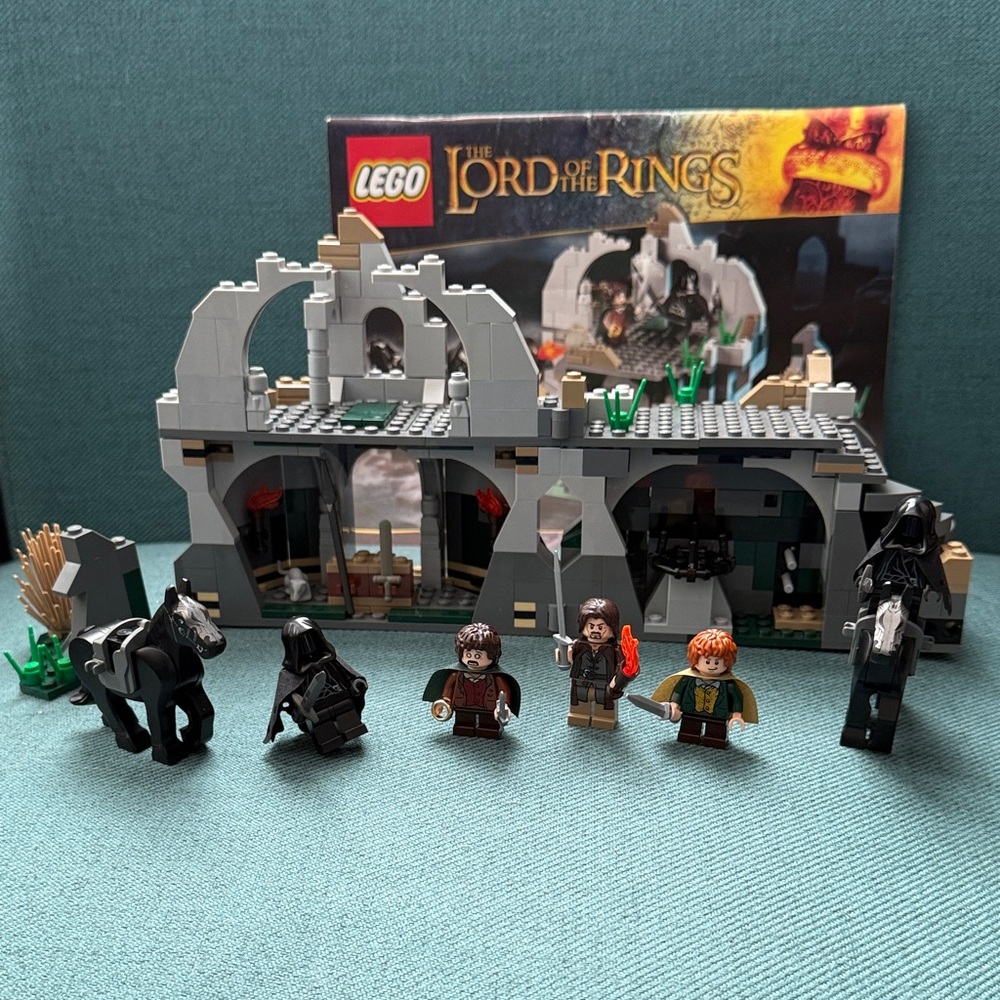 LEGO Lord of the Rings LOTR Attack on Weathertop 9472 All Minifigures Included